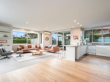 Grand Living with Unrivalled Lake & Mountain Vista