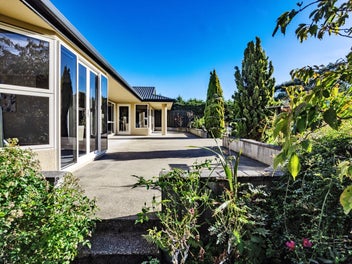 Family home - Private garden