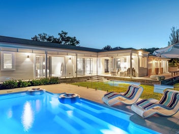Stylish Single-level Sanctuary by the Sea