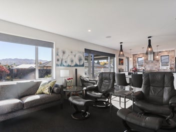 A Warm and Inviting Home Framed by Mountain Views
