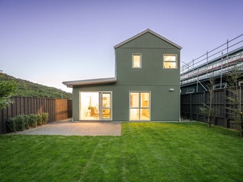 BRAND-NEW LUXURY IN CROFTON DOWNS