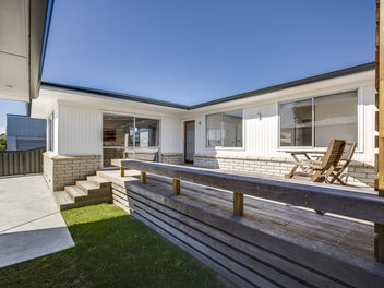Renovated Top to Toe - Move Straight In