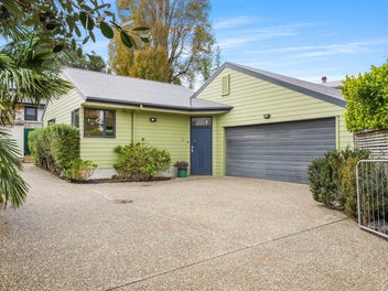 FREEHOLD ELLERSLIE GEM PRICED TO SELL!