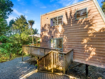 Home in the Heart of Woodlands Park