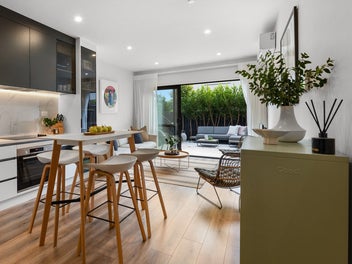 STYLISH BAYSWATER TOWNHOUSE LIVING