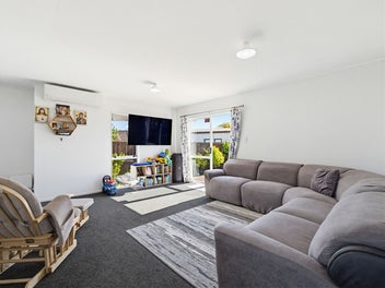 Upgraded Freehold Living in Takanini