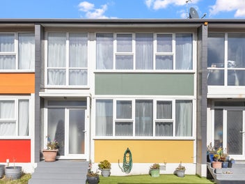 Easy Living in Lyall Bay