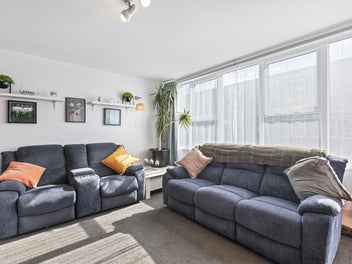 Affordable Easy Living in Lyall Bay