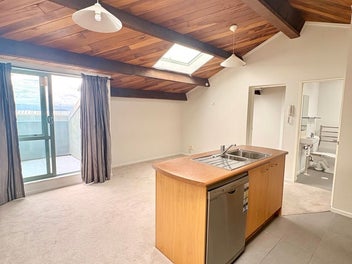 City Apartment with a carpark!