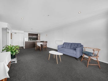 H47 | Stylish 2-Bed Apartment with Harbour Views