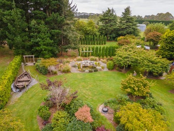 Country Charm, Pool, Sheds & Opportunity