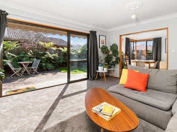 Effortless Living, Prime Location!