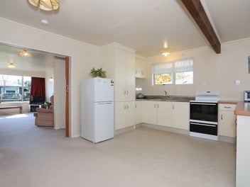 FANTASTIC LOW MAINTENANCE FAMILY HOME