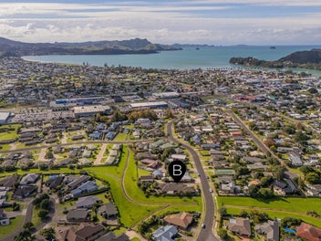 SUNNY & SPACIOUS - WALK CBD - PRIVATE + SOCIAL