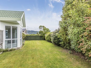 SINGLE LEVEL, SUNNY, DOUBLE GLAZING!