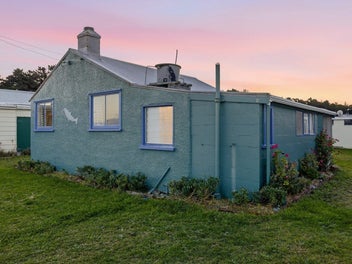 Classic Kiwi Bach Living at Hakatere!
