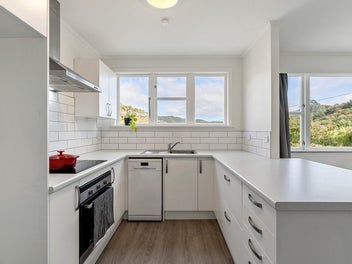 SUN, STYLE & SIMPLICITY IN SOUGHT-AFTER KARORI