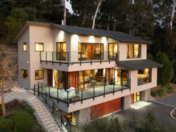 A Masterclass in Hillside Living!