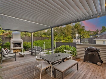 Effortless living, tightly held Westmere pocket