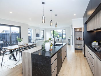 Stylish New Home in Prime Chartwell Location