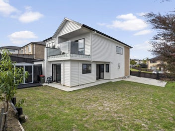 5 BED 2 LIVING & RUMPUS + CITY VIEWS