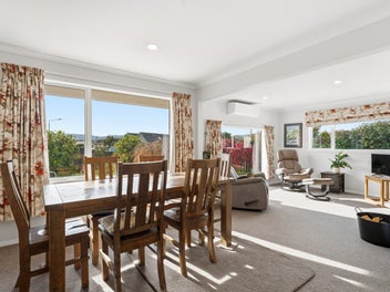 A sunny slice of family living