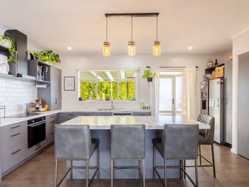 Room to grow, space to work – modern family...