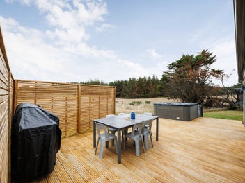 Modern, low maintenance, rural outlook