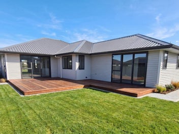 New Spacious 4 Bedroom Family Home