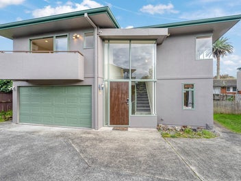Spacious Living with Separate Upstairs Retreat