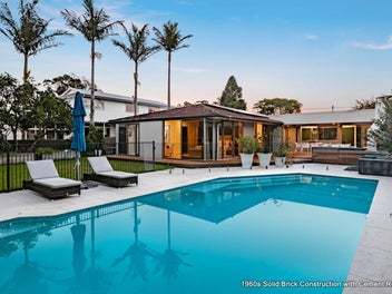 Resort Style Brick Single Level Living 1037m2 DGZ