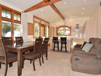 Close to Queens Park and City Centre