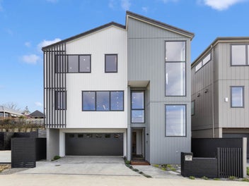 Contemporary Family Living with Architectural Ease