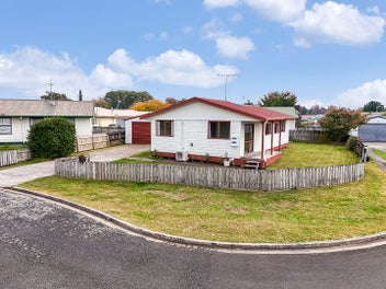 FIRST HOME BUYERS MUST LOOK - DINSDALE LOCATION