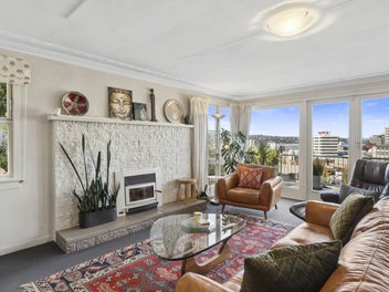 Inner city oasis with harbour views