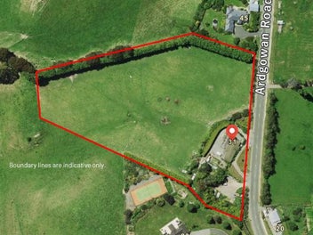 OUTSTANDING LIFESTYLE OPPORTUNITY - TOWN EDGE