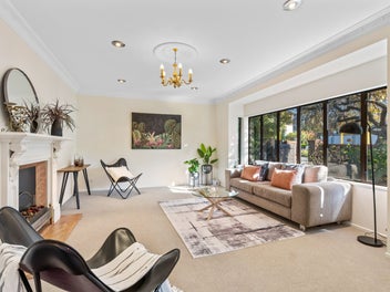 Versatile Living in Prestigious Roslyn
