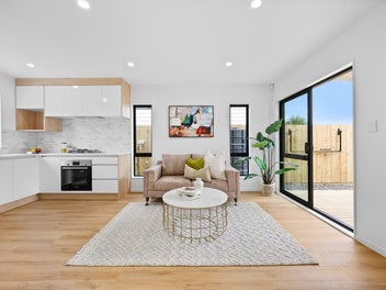 Central Living With Garage, Motorway Without Delay