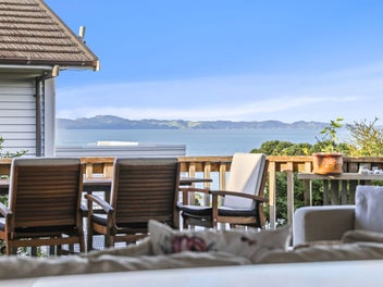 Freehold! Seaview! 3-4 beds Home in Macleans!