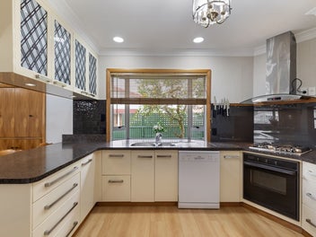 A 1950's Stunner! 1016m2 of Freehold Land!