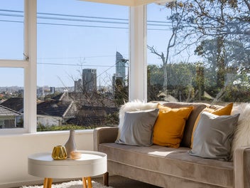 Sunny and Spacious, Lock and Leave
