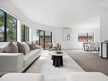 Solid Brick Stunner in the Heart of Oteha!