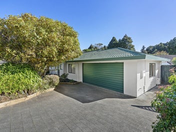PRIVATE, SUNNY LIVING – PRIME LOCATION