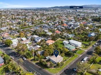 Golden 739 sqm Corner Land with solid house