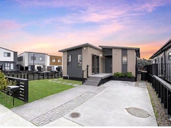Modern corner single level freehold in Flat Bush