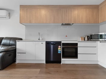 Opposite Parrs park -Lifestyle & Convenience