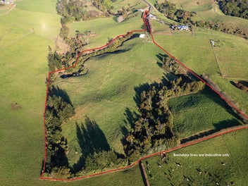 Space, Views & Shed on 5.48ha