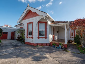 Character-Filled Classic on a 1080m² Section