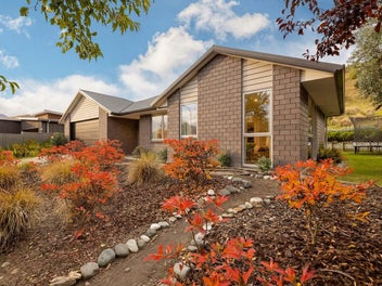 Four bedrooms, Three bathrooms, 1,363m² of Land!