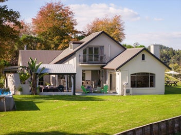 Where lake views take centre stage